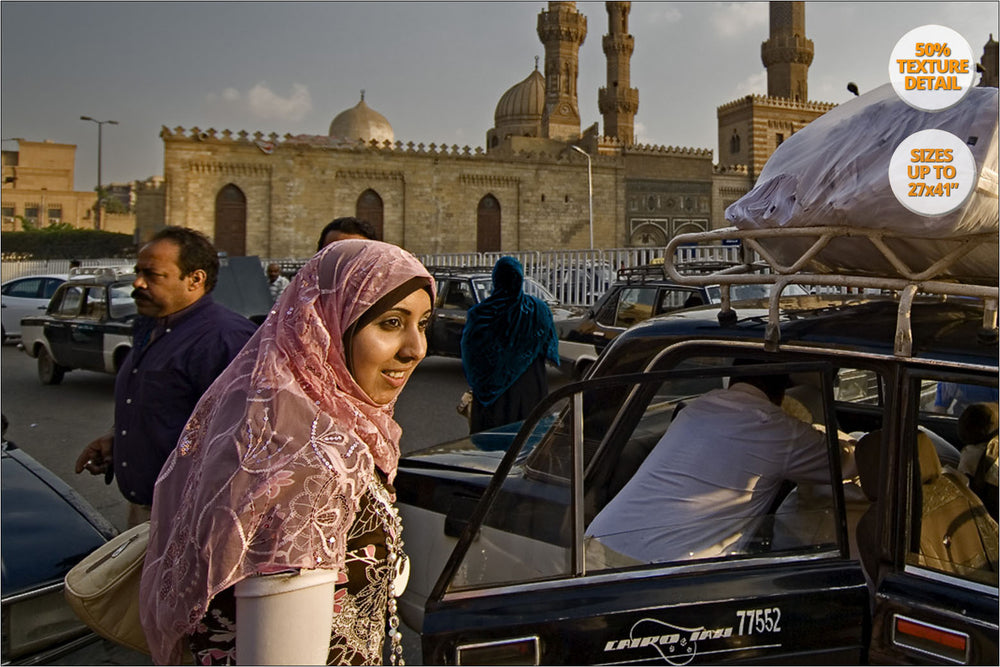 Arab Woman in Al Azhar, El Cairo, Egypt. | 50% Detail View.