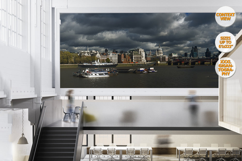 Clouds over River Thames, London, United Kingdom. | By Alberto Mateo.