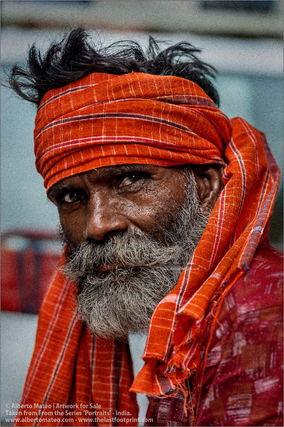 Hindu Porter, Bara Bazar streets, Kolkata, India. [COLOR]