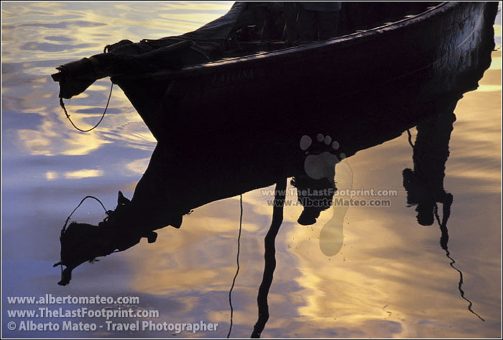 Fishermen on dhow at sunrise, Lamu Island, Kenya. | Full view.