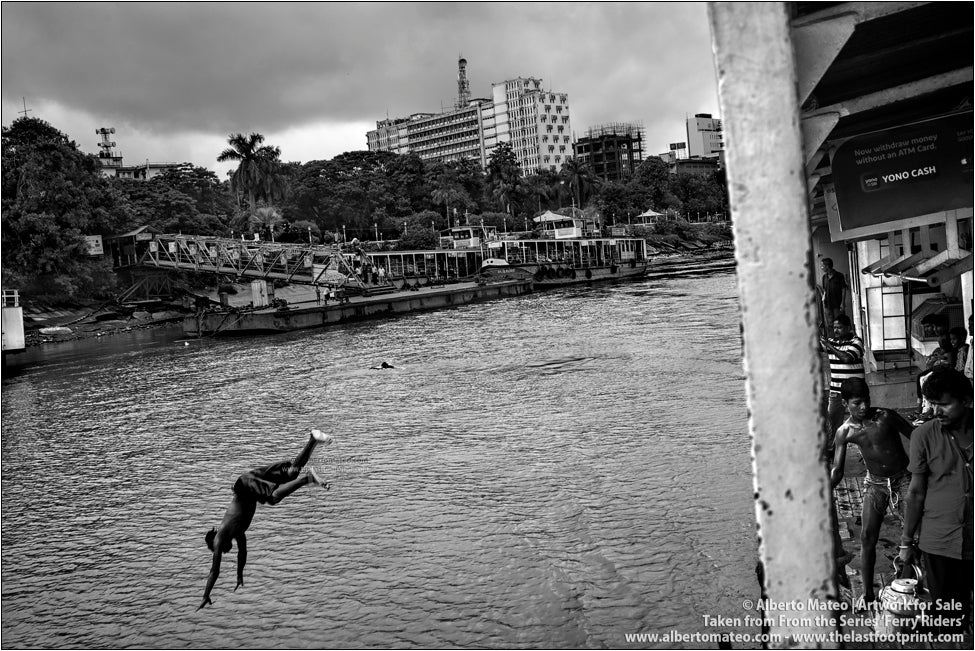 Boy diving on Hooghly River, Kolkata, India.