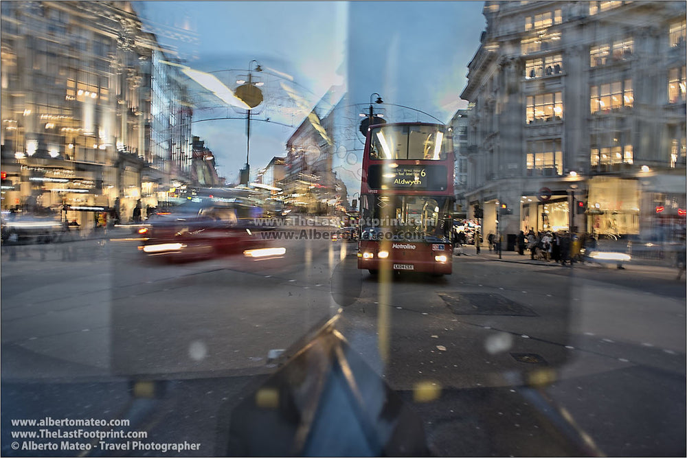 Traffic at Oxford Circus, London, United Kingdom.  | Giant Print by Alberto Mateo.