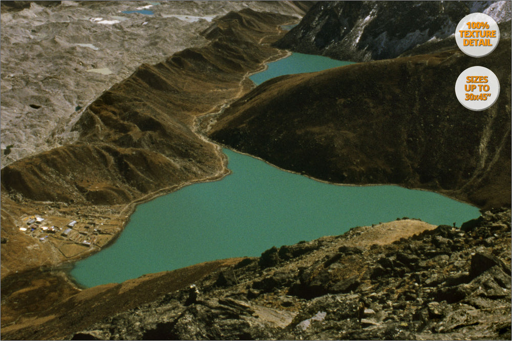 Aerial view from Gokyo Lakes, Himalaya, Nepal. | Detail 100%.