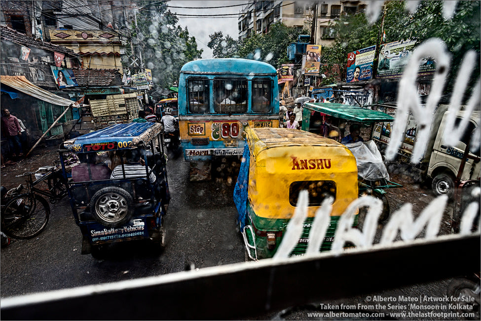 Traffic, Shibpur, Kolkata, Bengal, India.