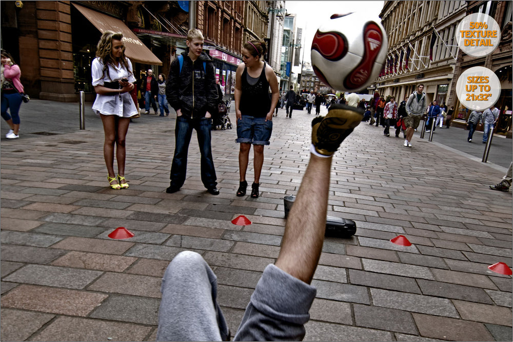 Football juggler exhibition in Buchanan Street, Glasgow, Scotland. | 50% magnification detail.