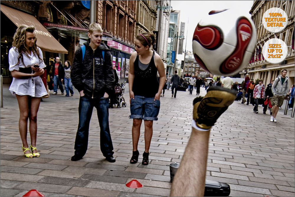 Football juggler exhibition in Buchanan Street, Glasgow, Scotland. | 100% detail.
