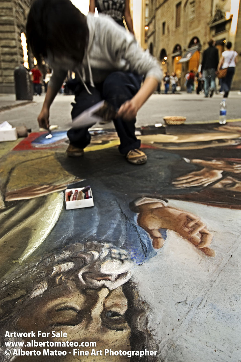 Chalk painting in Via Pellicceria, Florence, Tuscany, Italy. | Full view.