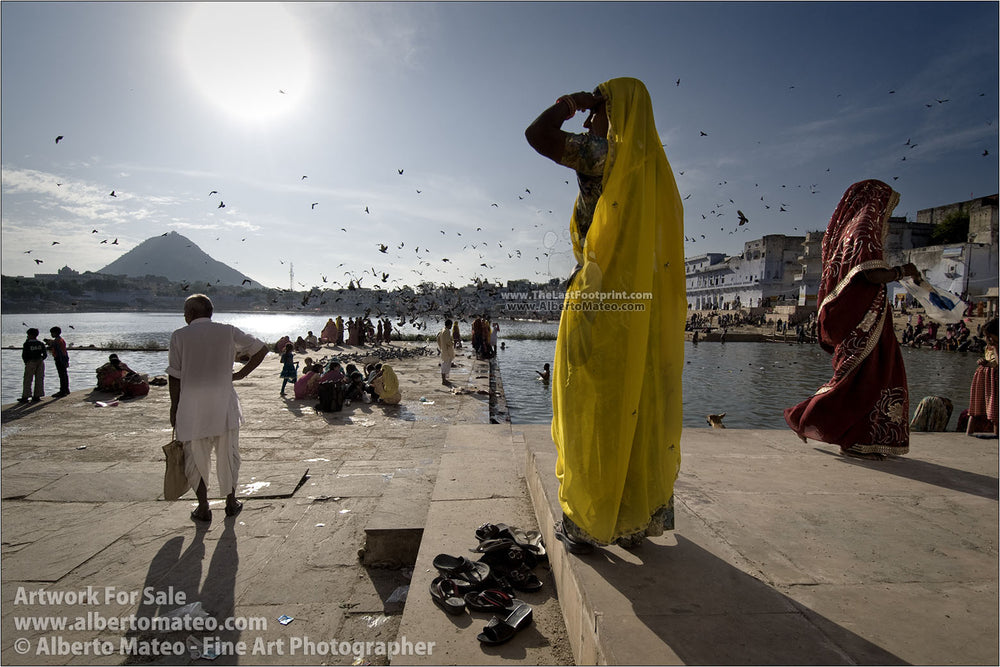 Hindu believers in the Lake of Pushkar, Pushkar, Rajastan, India. | Original Fine Art Print.