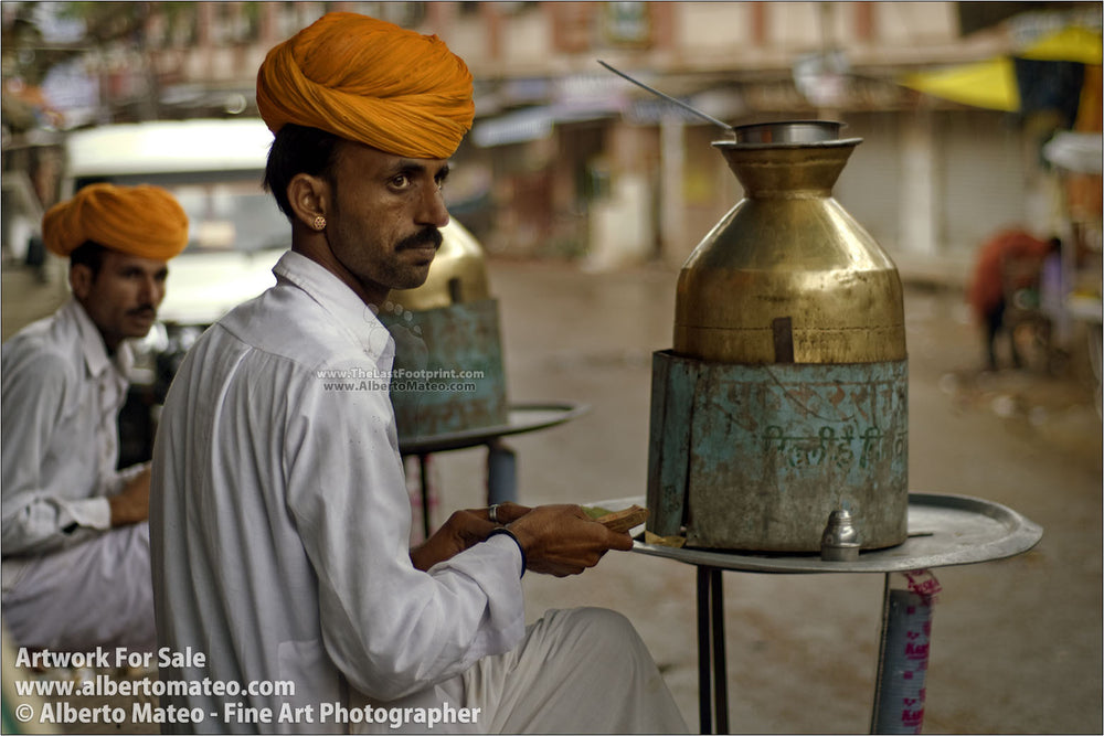 Chai seller, Pushkar Camel Fair, Rajastan, India. | Full view.