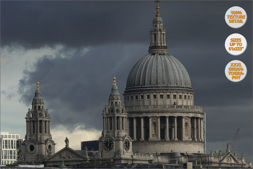 Thames river and Saint Paul Cathedral, London.| 100% Magnification Detail View.