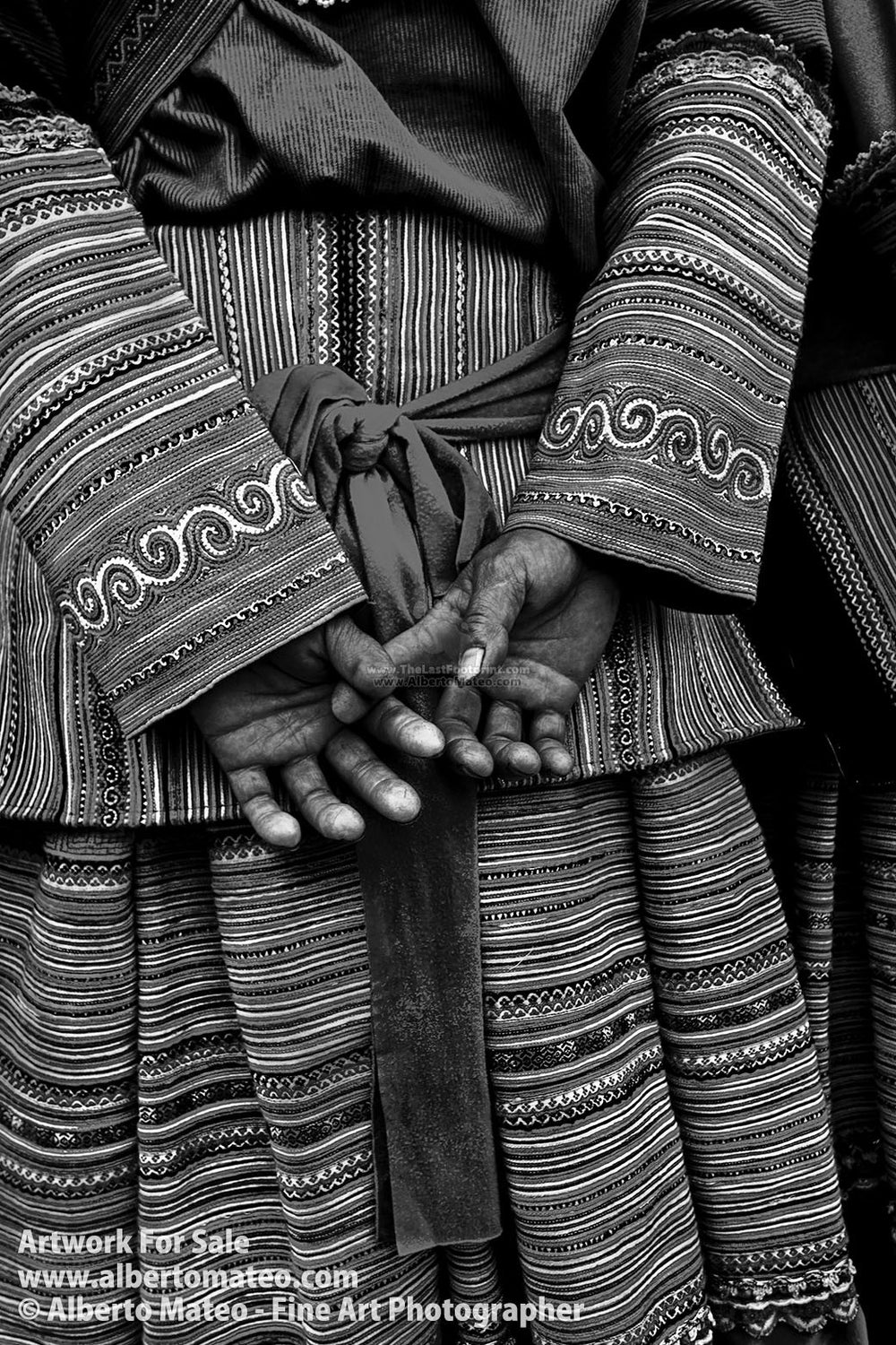 Detail of hands of a Hmong woman, Bac Ha, Vietnam. | Full view.