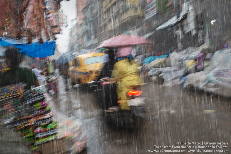 Traffic under the rain, Bara Bazar, Kolkata, Bengal, India.