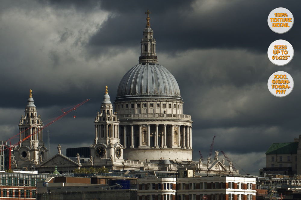 Clouds over River Thames, London, United Kingdom. | Detail 50%.