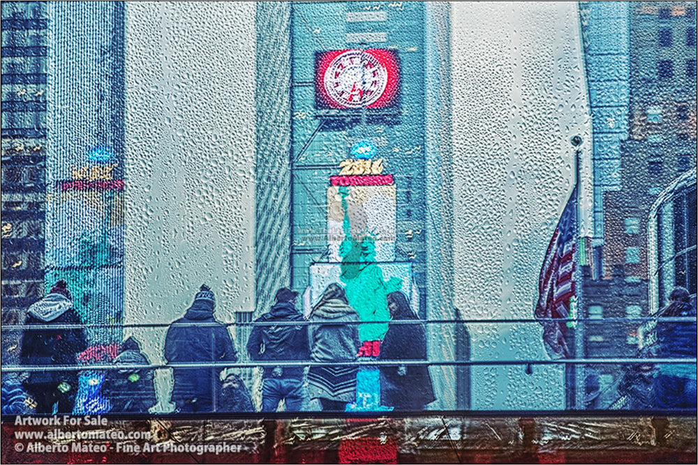 Times Square under the rain, New York. [3/3]