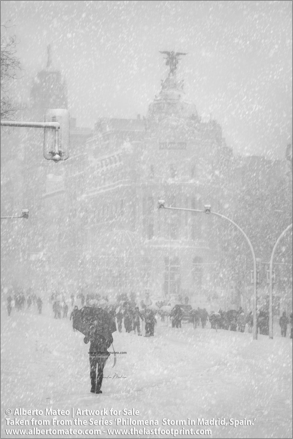 Edificio Metropolis, Calle Alcala, Filomena Winter Snow Storm, Madrid, Spain.