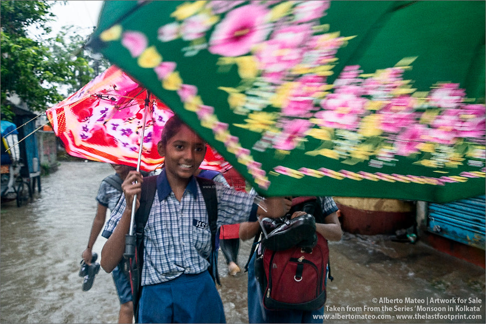 Schoolgirls going to school, Shibpur, Kolkata, Bengal, India.