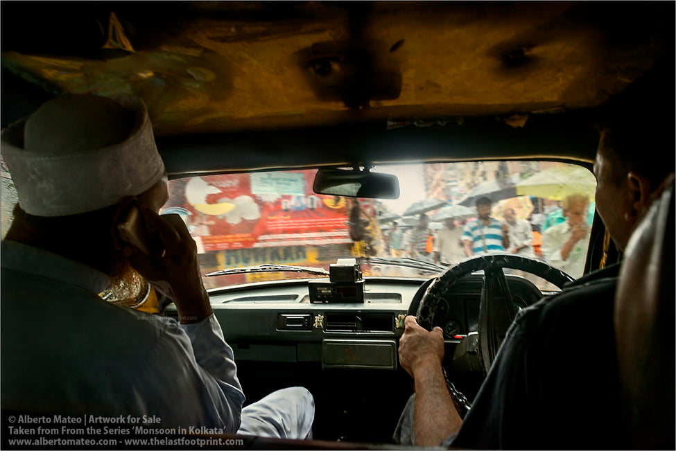 Taxi on the way to Howrah, Monsoon rain, Kolkata, Bengal, India.