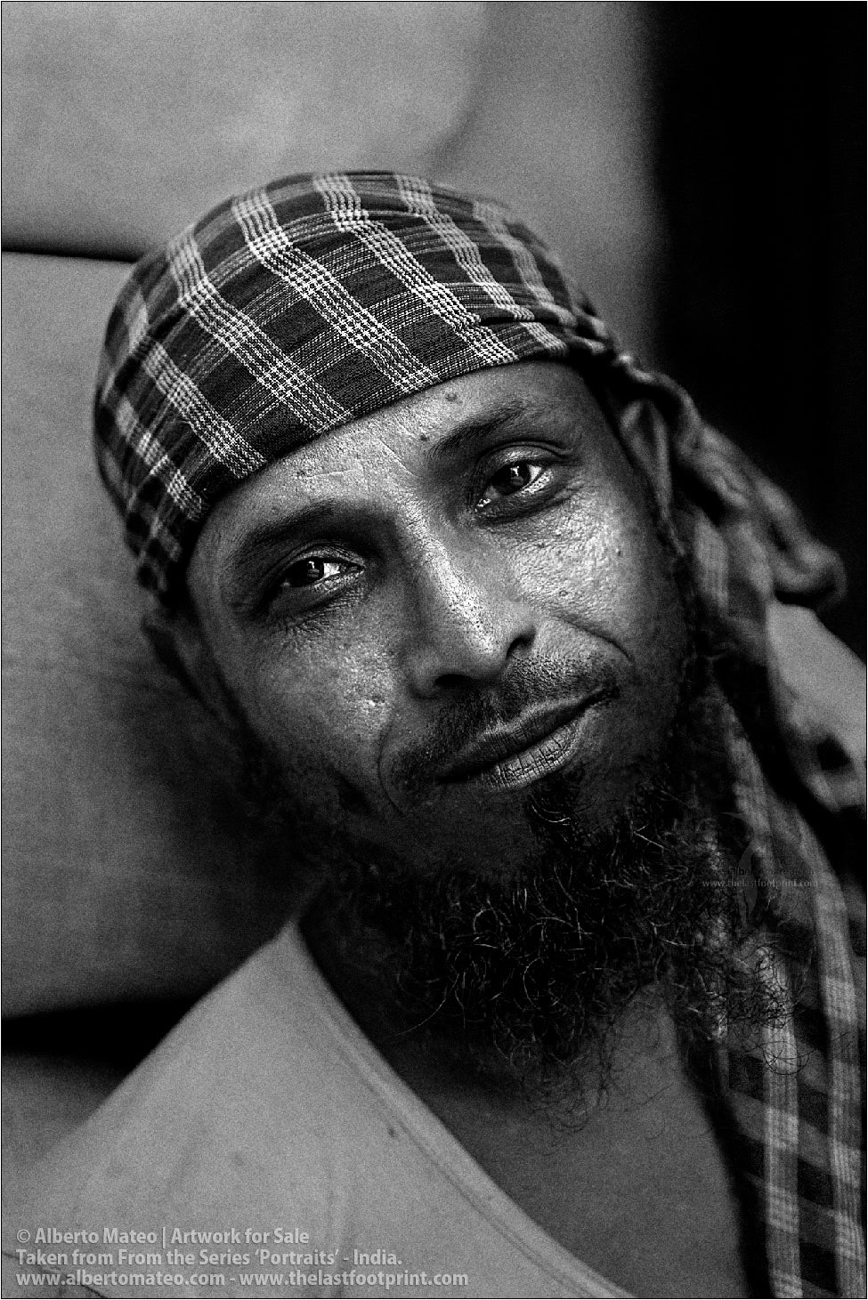 Muslim Porter, Bara Bazar, Kolkata, India.