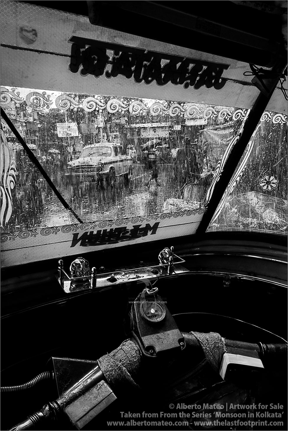 Traffic seen from rickshaw, Monsoon rain, Kolkata, Bengal, India.