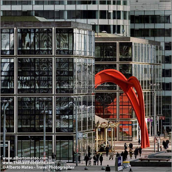Arch of Calder in the Defense, Paris, France. | Cropped Version.