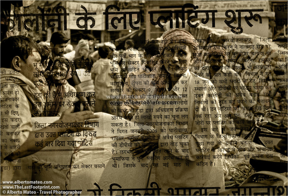 Carrier organizing burdens, Chandni Chowk Bazaars, Old Delhi, India.