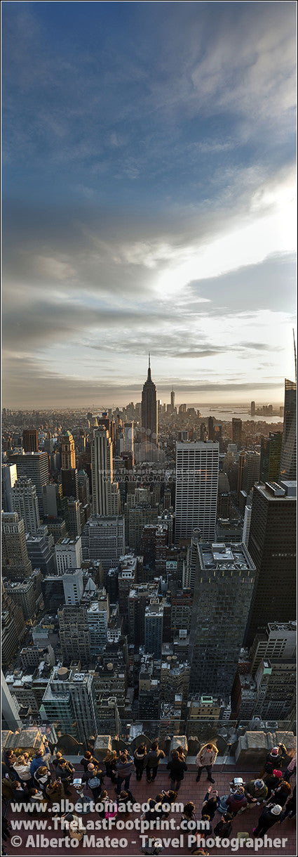 The Empire State Bdg. before sunset, New York.